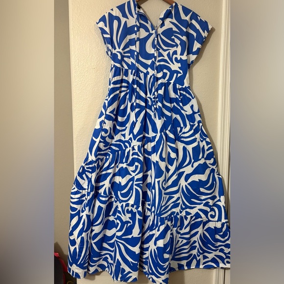 1. STATE Blue and White Cotton Tiered Abstract Blue and White Maxi with Pockets. - Picture 2 of 10